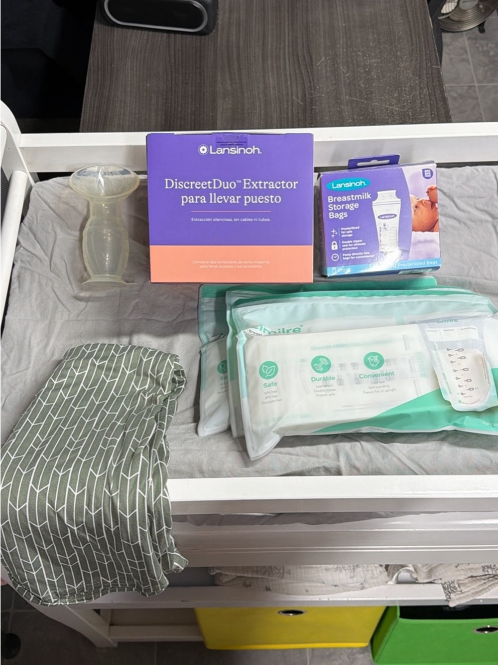 Lansinoh DiscreetDuo Extractor, Storage Bags & Accessory Set
